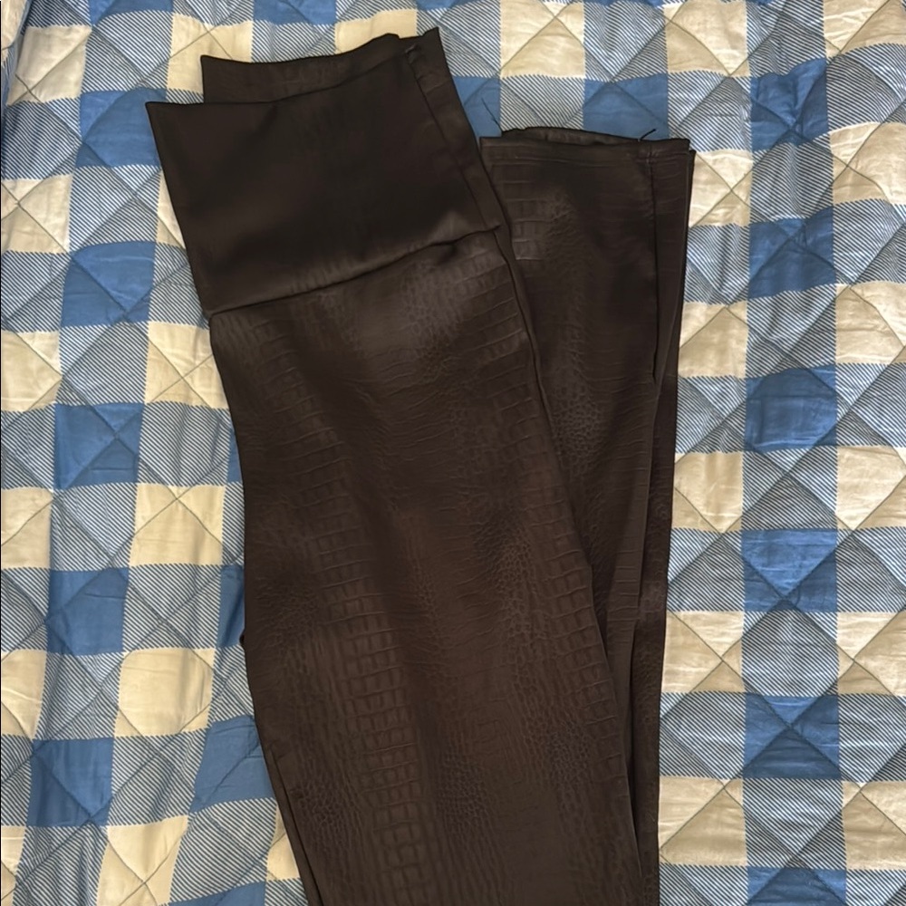 Black Crocodile Pattern High Waisted Leggings